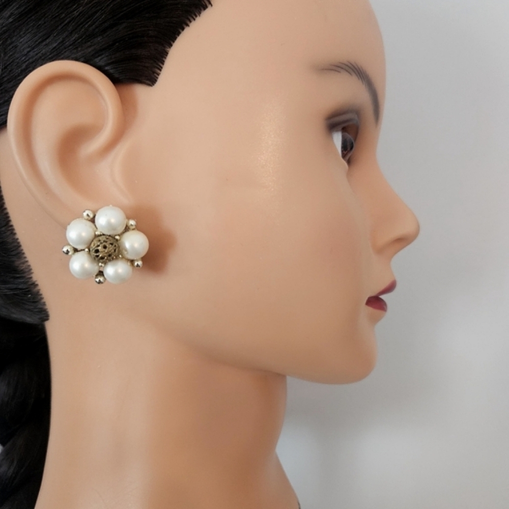 Vintage Lisner Pearl Earrings